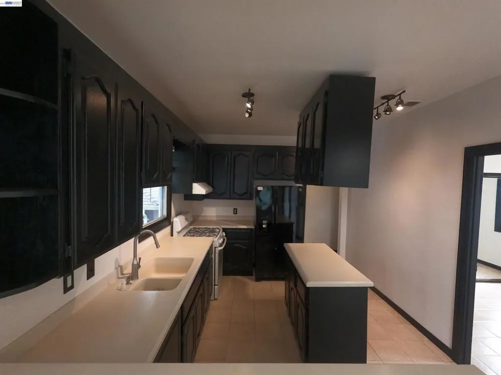 692 45Th St Oakland, CA 94609