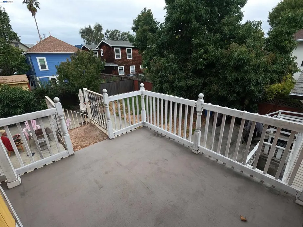 692 45Th St Oakland, CA 94609