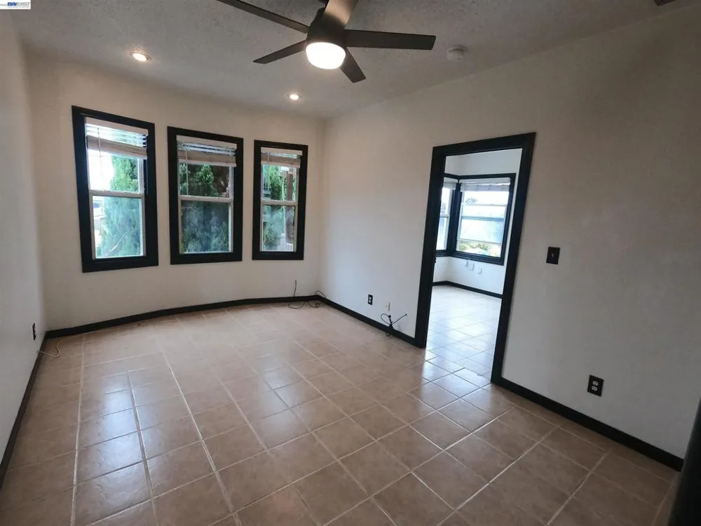 692 45Th St Oakland, CA 94609