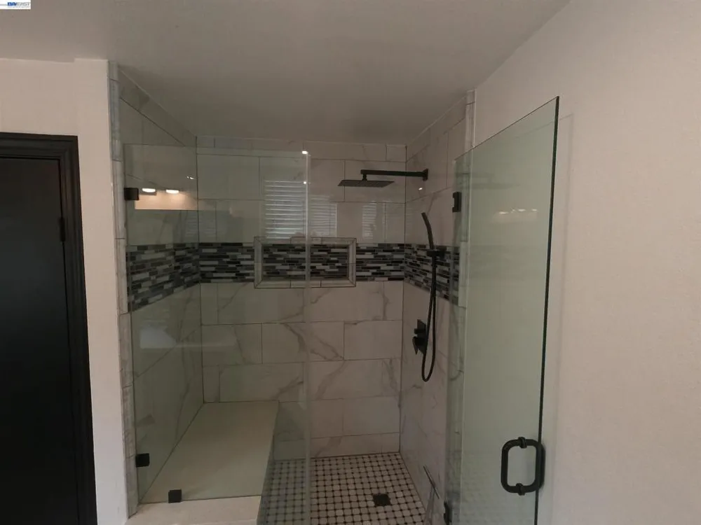 692 45Th St Oakland, CA 94609