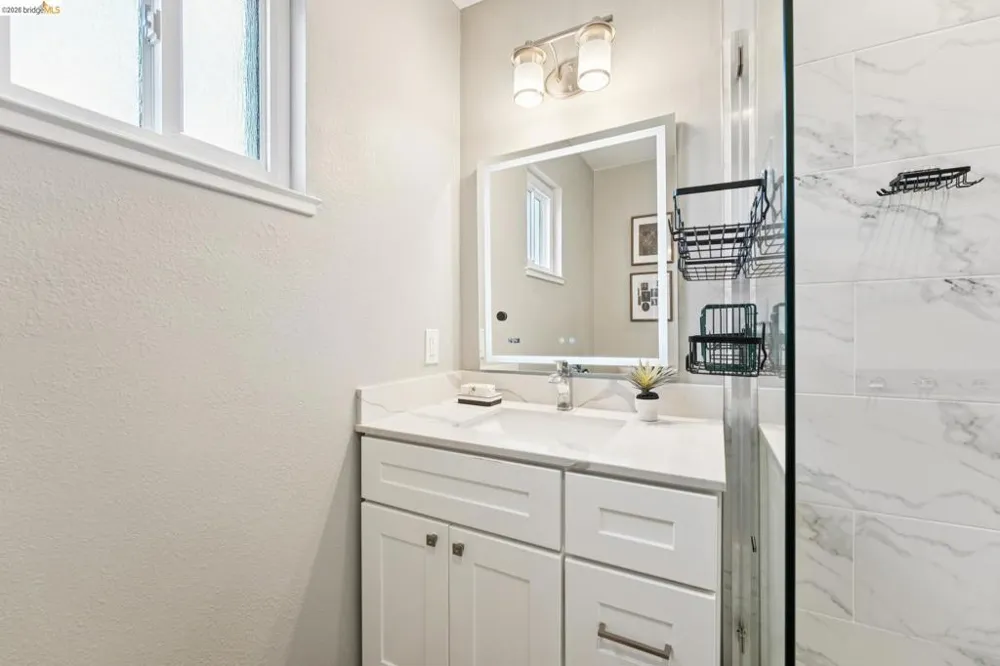 2726 Wallace St Berkeley, CA 94702