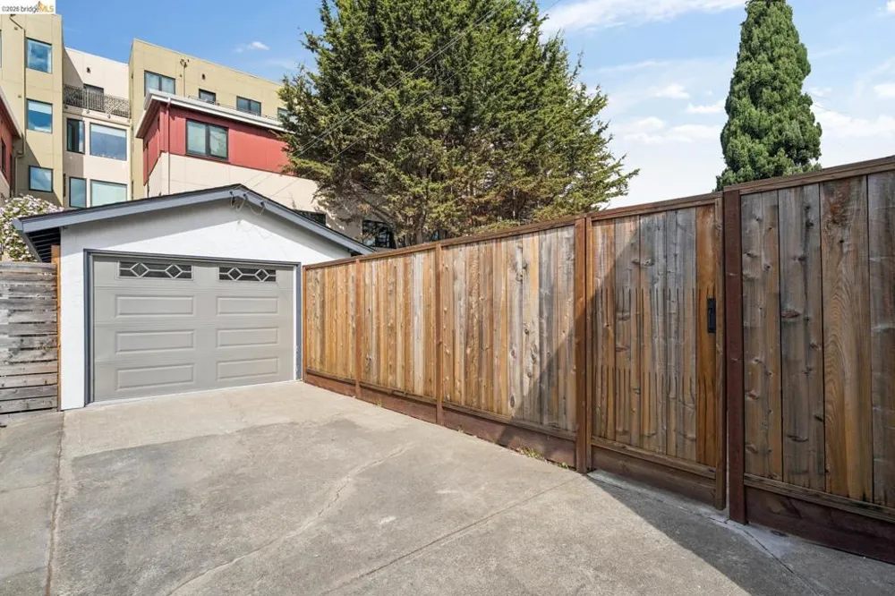 2726 Wallace St Berkeley, CA 94702