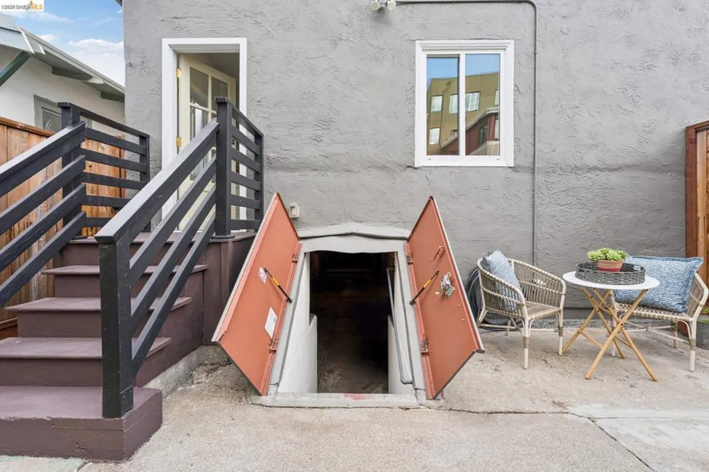 2726 Wallace St Berkeley, CA 94702