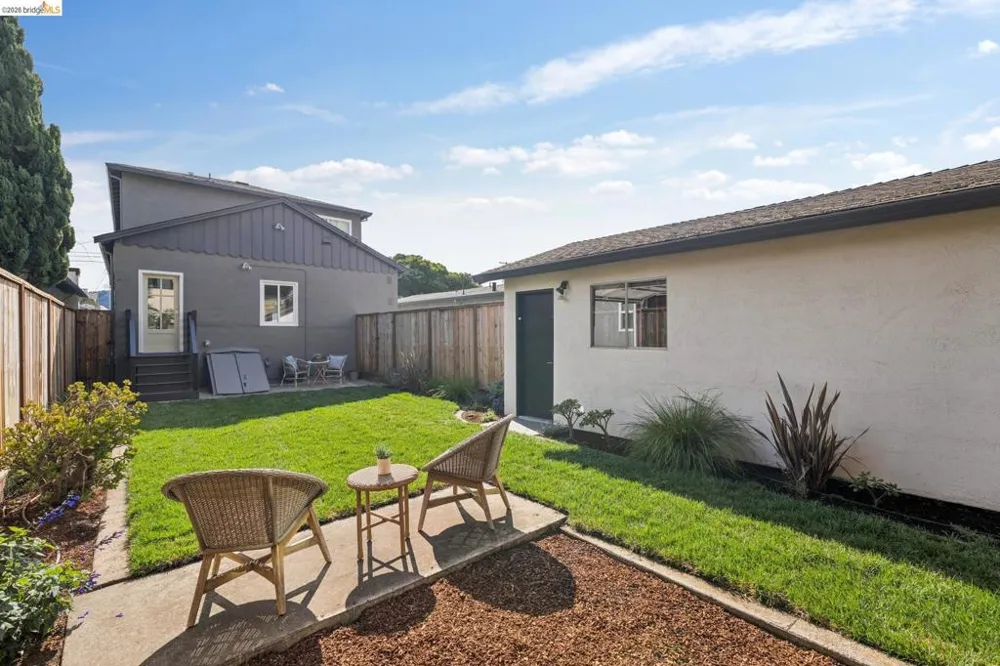 2726 Wallace St Berkeley, CA 94702