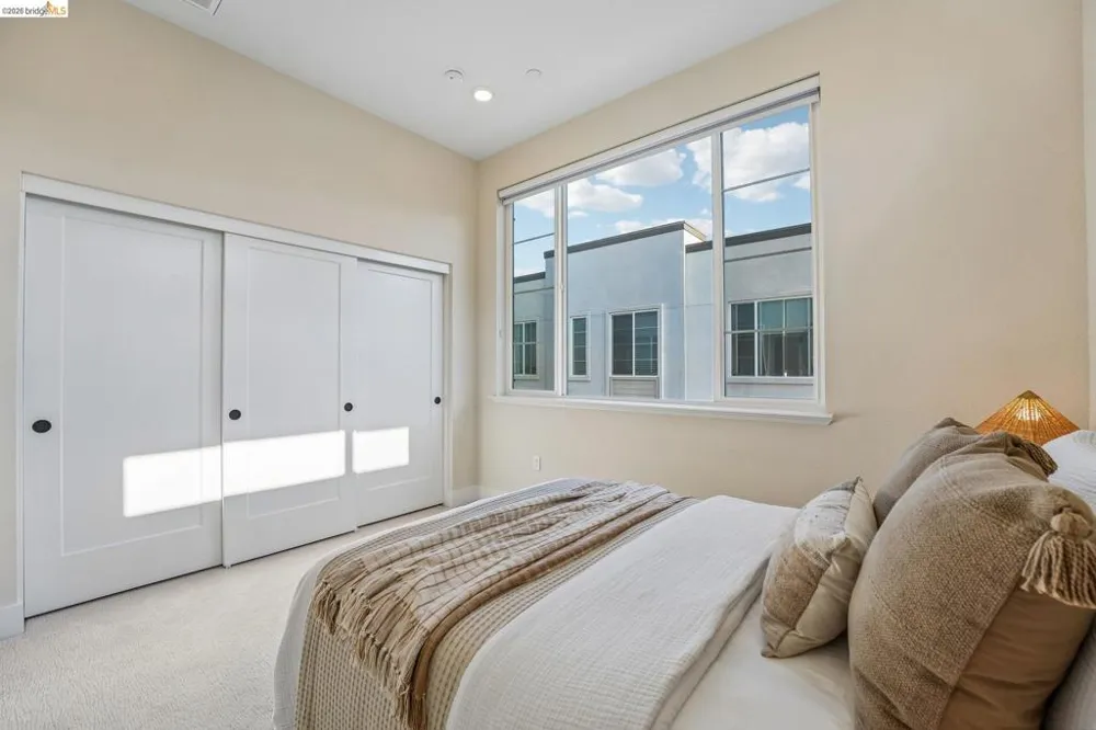453 Sentinel Dr Alameda, CA 94501