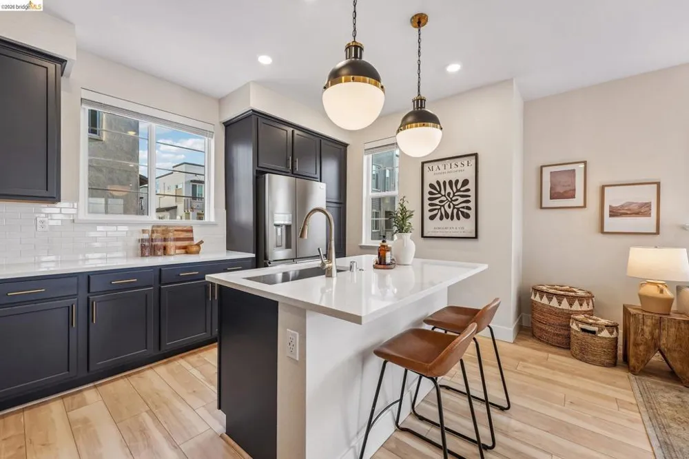 453 Sentinel Dr Alameda, CA 94501
