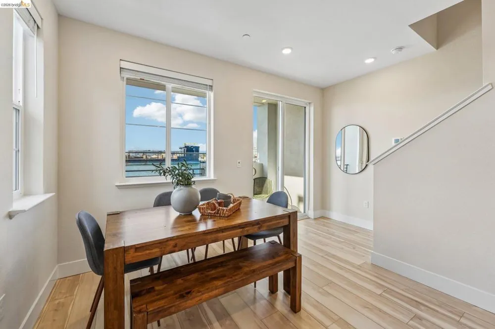 453 Sentinel Dr Alameda, CA 94501