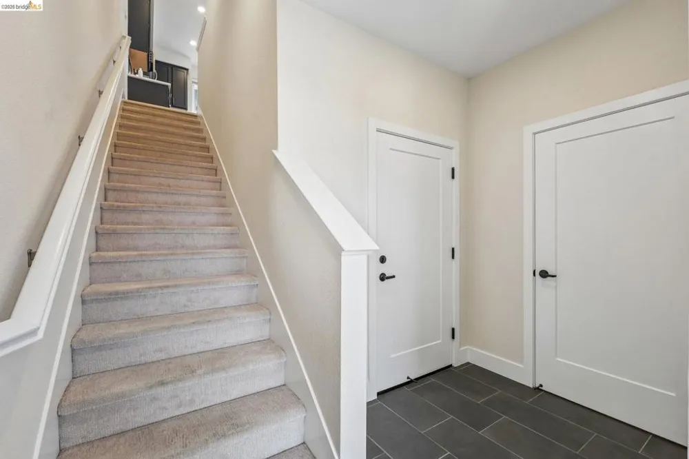 453 Sentinel Dr Alameda, CA 94501
