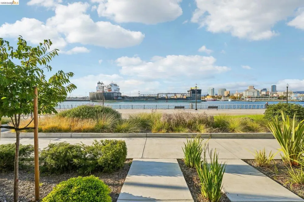 453 Sentinel Dr Alameda, CA 94501