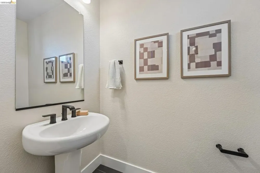 453 Sentinel Dr Alameda, CA 94501