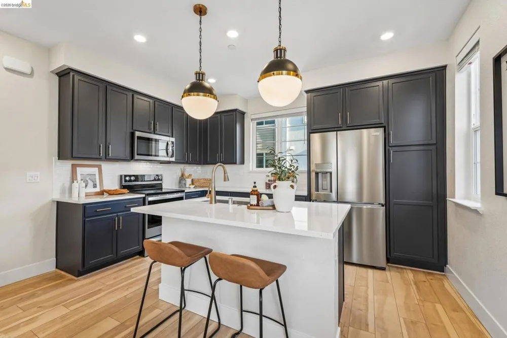 453 Sentinel Dr Alameda, CA 94501