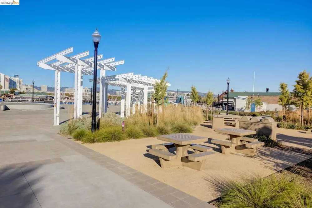 453 Sentinel Dr Alameda, CA 94501