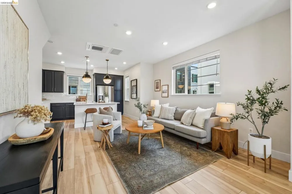 453 Sentinel Dr Alameda, CA 94501