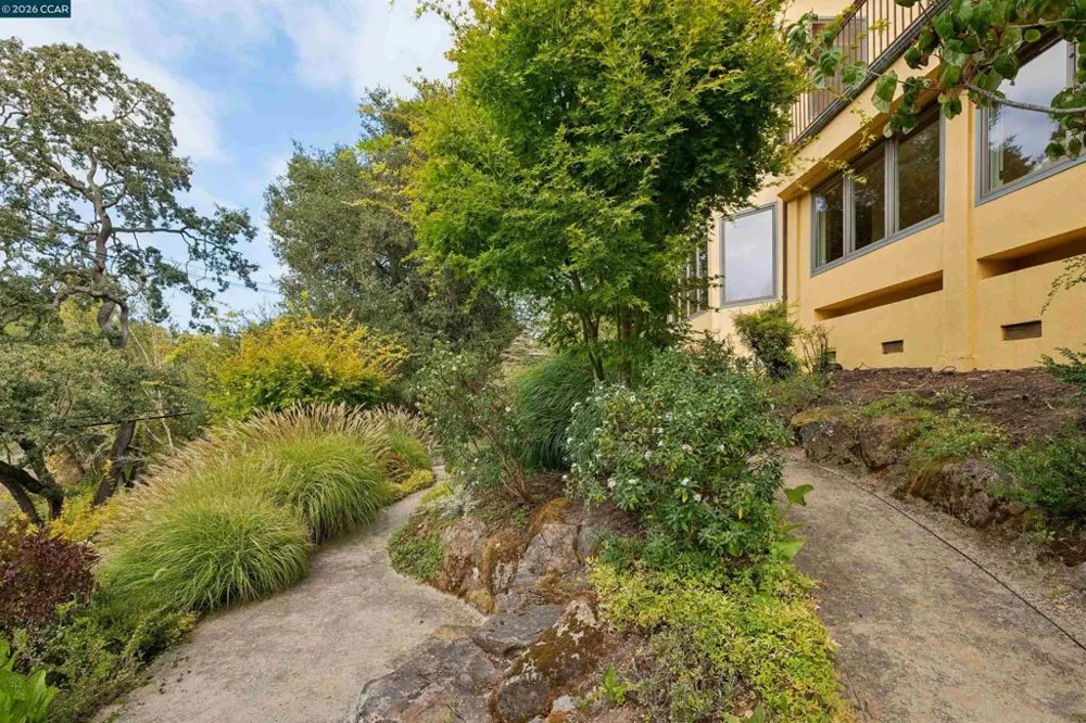 124 CAMINO SOBRANTE Orinda, CA 94563