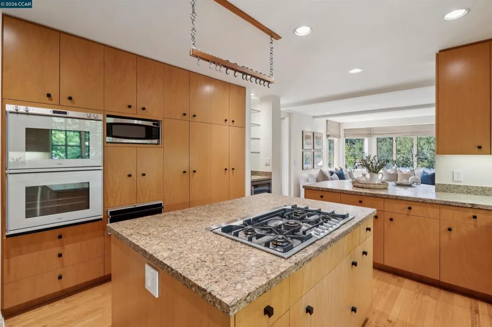 124 CAMINO SOBRANTE Orinda, CA 94563