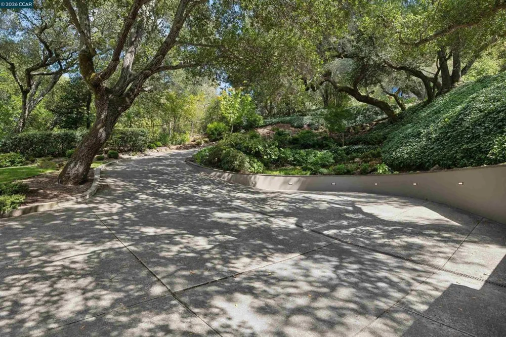 124 CAMINO SOBRANTE Orinda, CA 94563