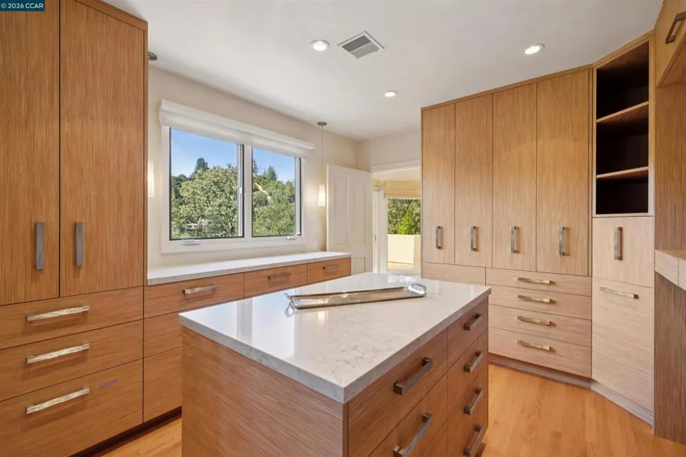 124 CAMINO SOBRANTE Orinda, CA 94563