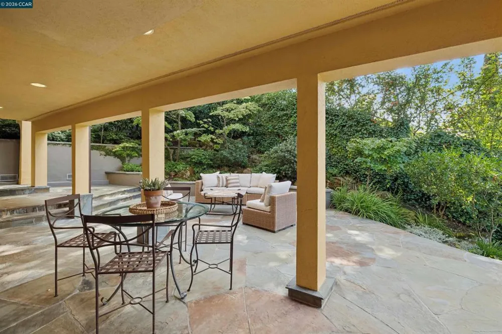124 CAMINO SOBRANTE Orinda, CA 94563