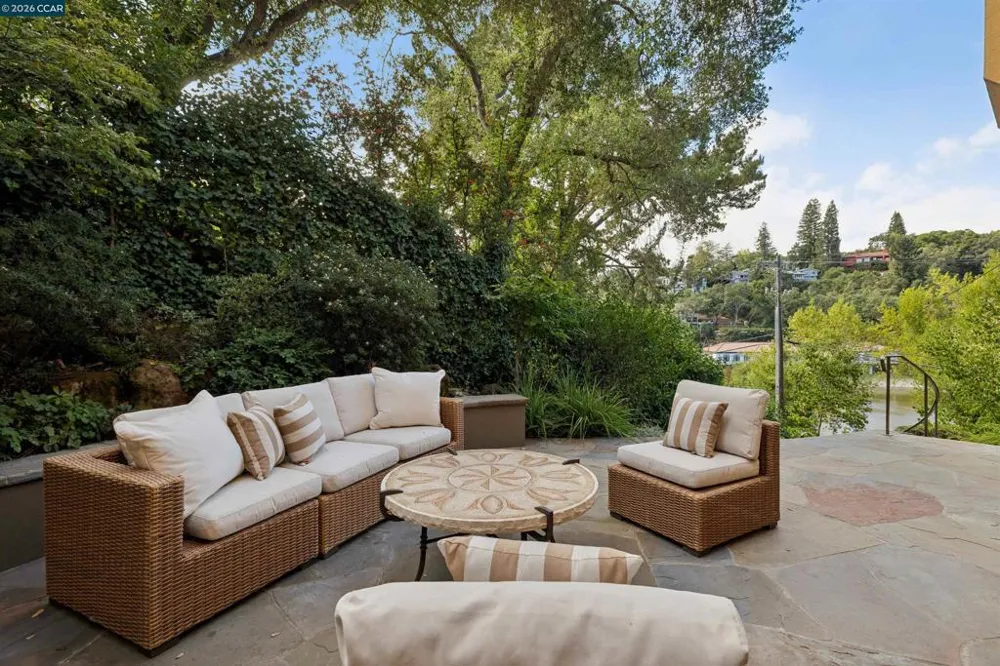 124 CAMINO SOBRANTE Orinda, CA 94563