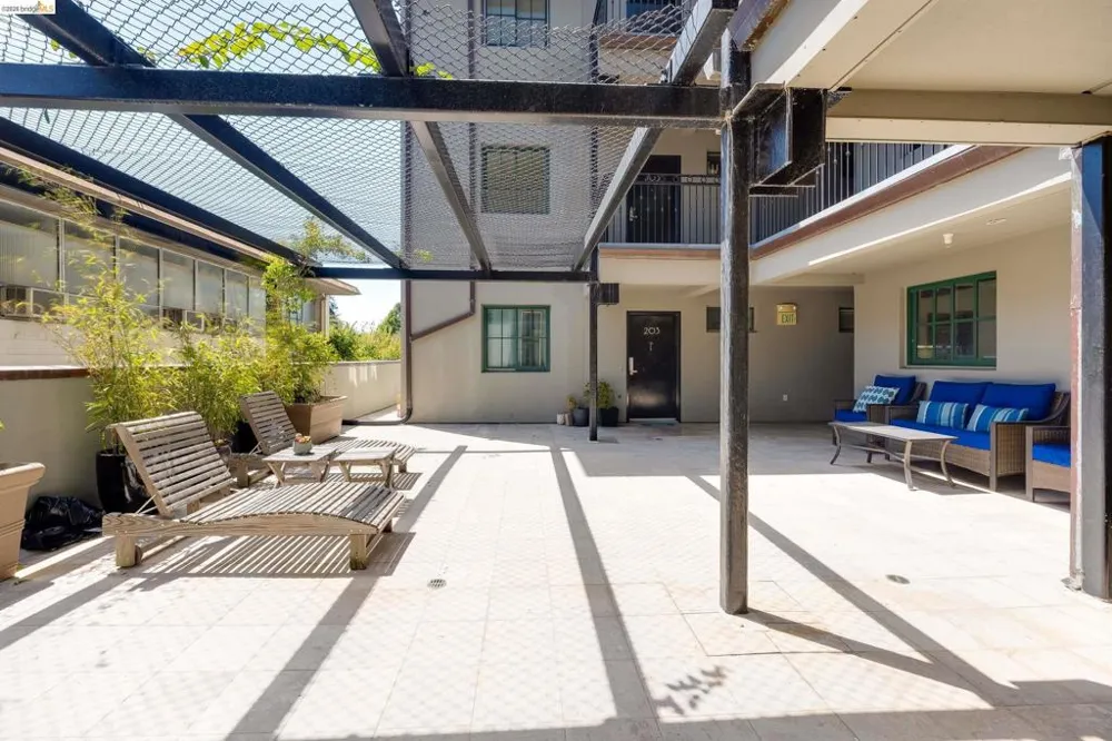 2628 Telegraph Ave #303 Berkeley, CA 94704