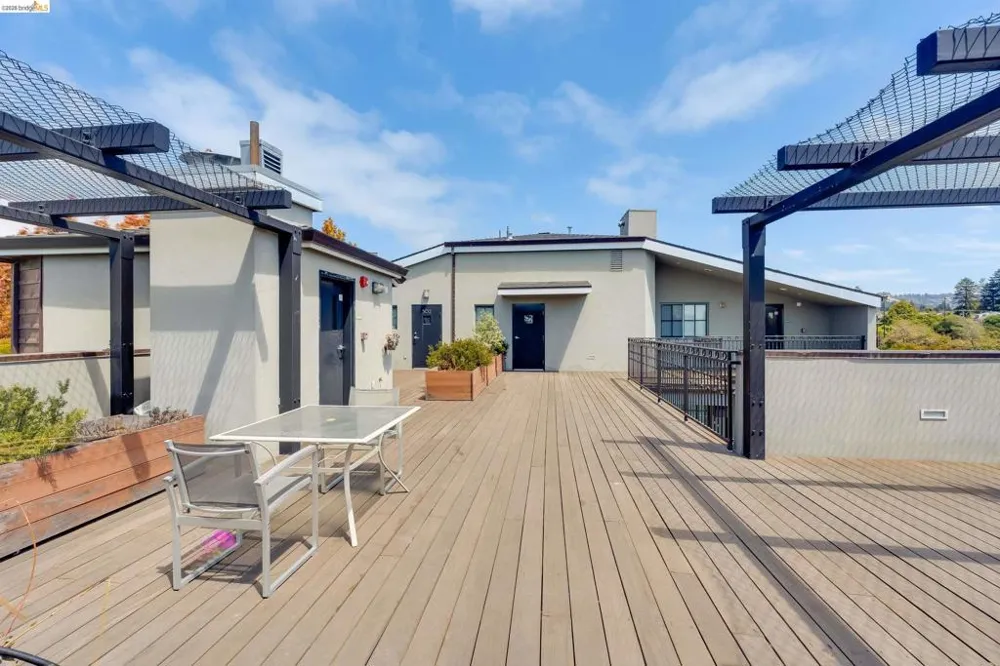 2628 Telegraph Ave #303 Berkeley, CA 94704
