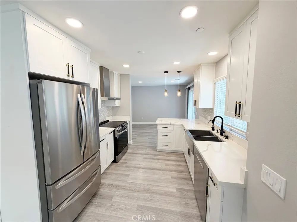 1124 S Mayflower Monrovia, CA 91016