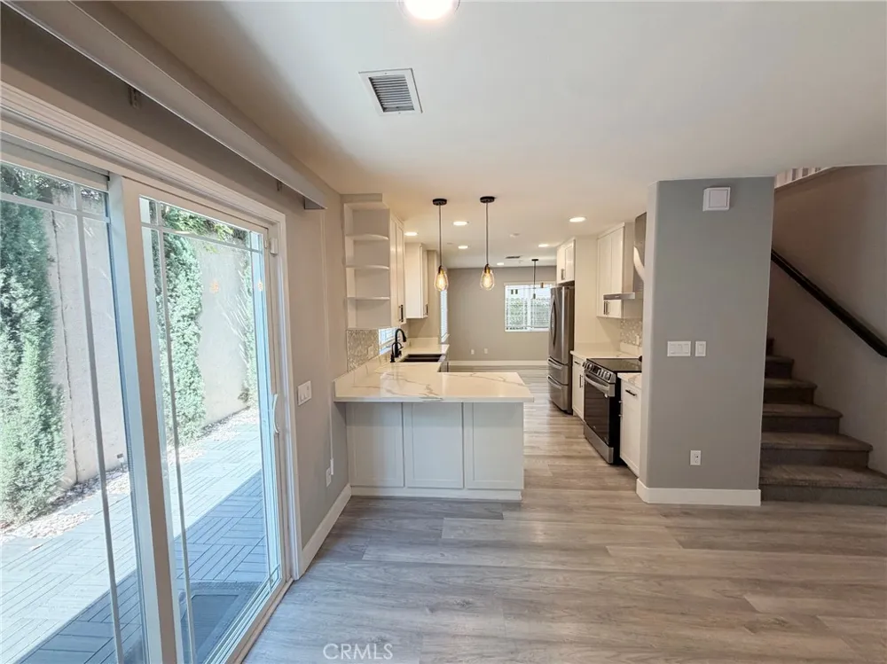 1124 S Mayflower Monrovia, CA 91016
