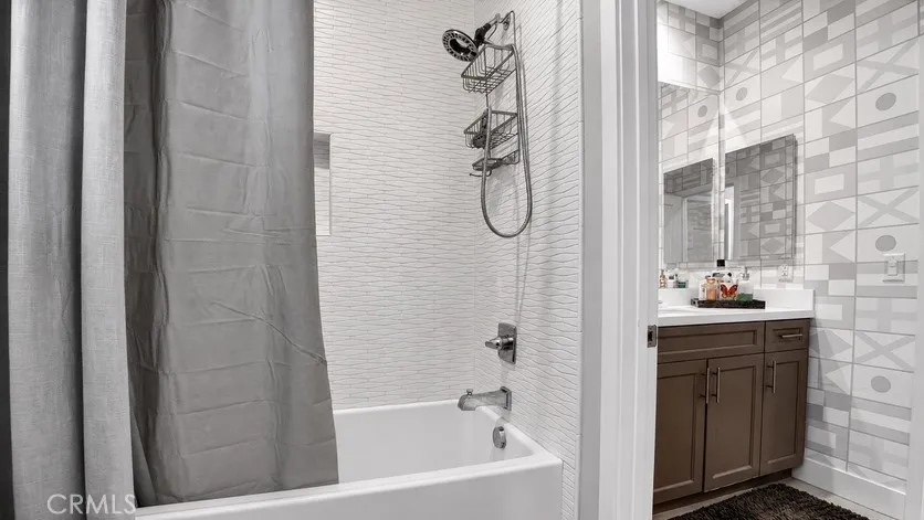 18601 Juniper Springs Canyon Country, CA 91387
