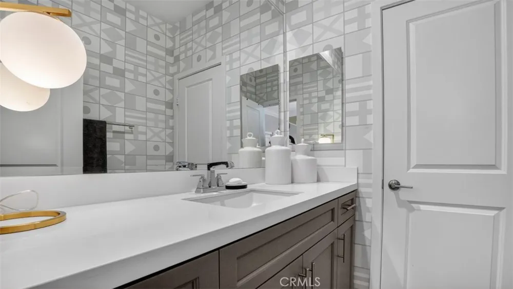 18601 Juniper Springs Canyon Country, CA 91387