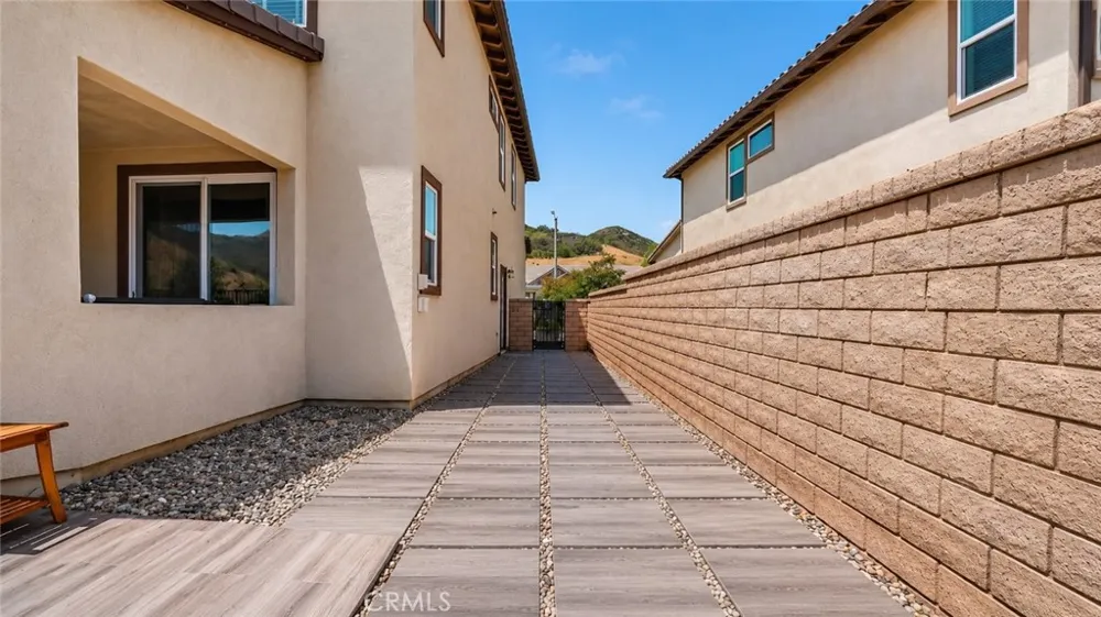 18601 Juniper Springs Canyon Country, CA 91387