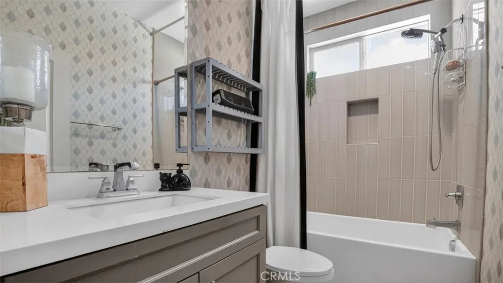 18601 Juniper Springs Canyon Country, CA 91387