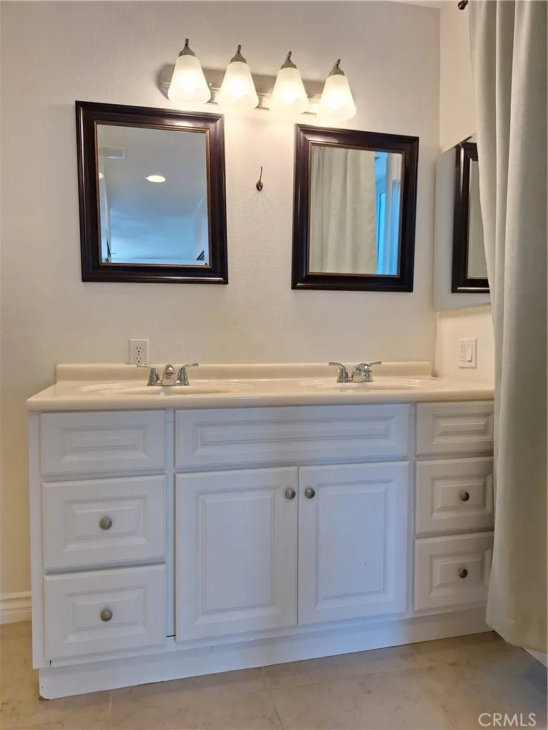 2541 Gardi Duarte, CA 91010