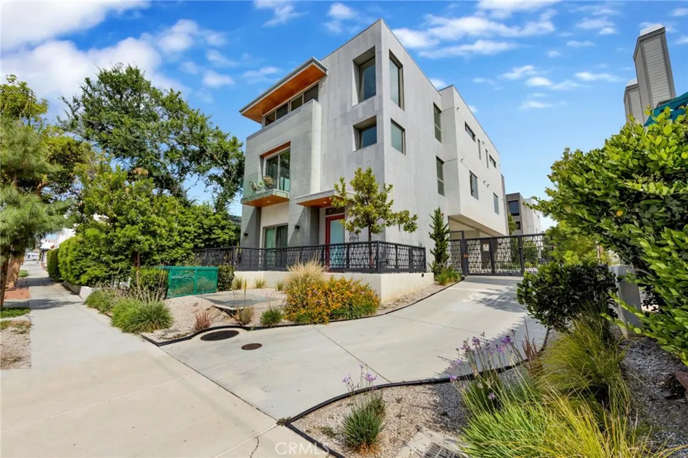 941 E California Boulevard #1 Pasadena, CA 91106