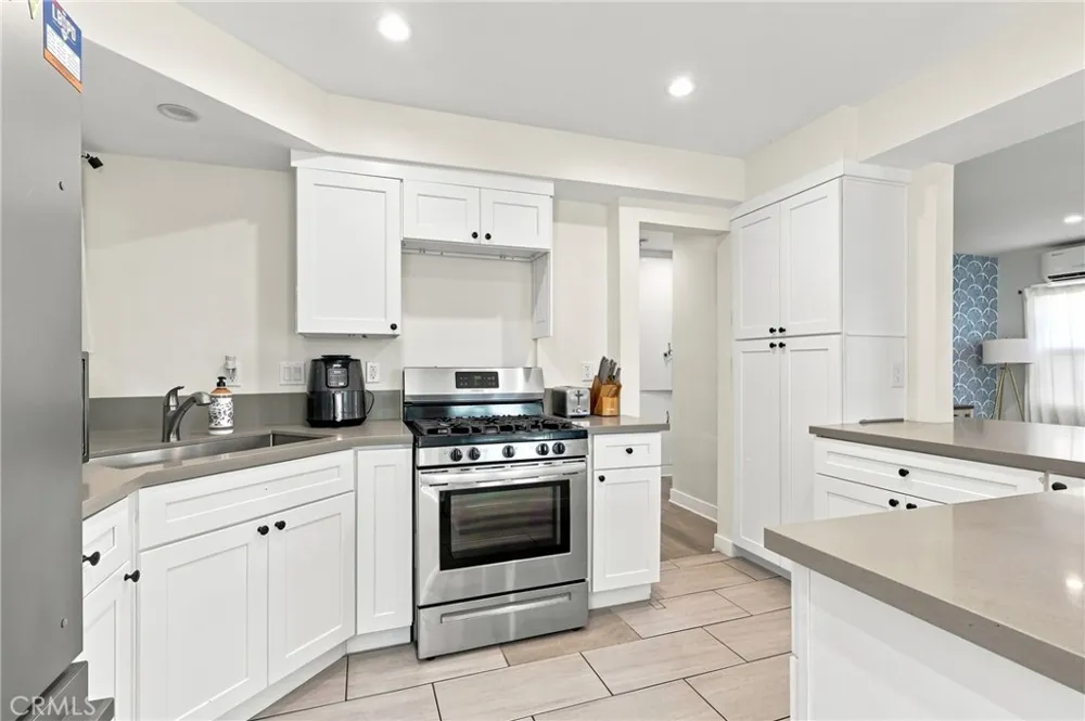 5829 E 2nd Long Beach, CA 90803