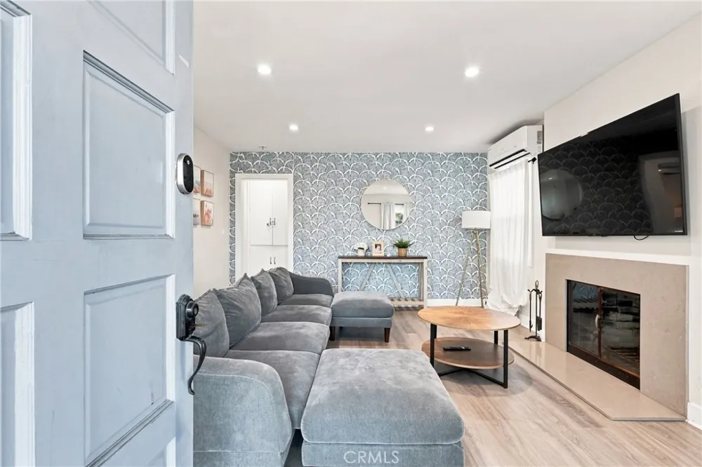 5829 E 2nd Long Beach, CA 90803
