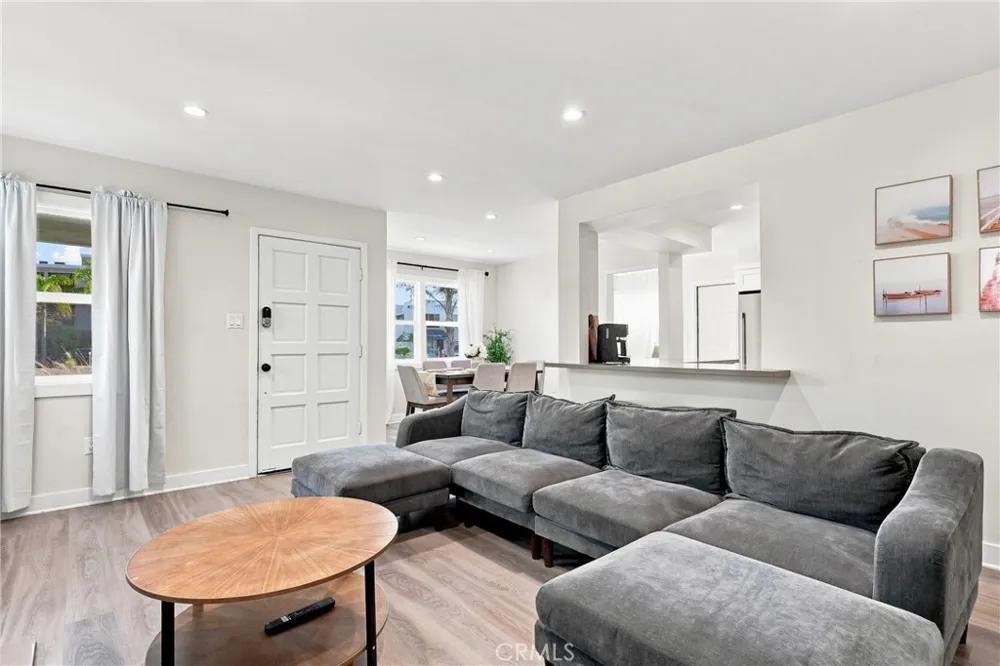 5829 E 2nd Long Beach, CA 90803