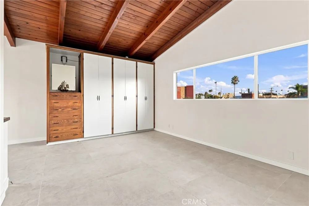 5829 E 2nd Long Beach, CA 90803