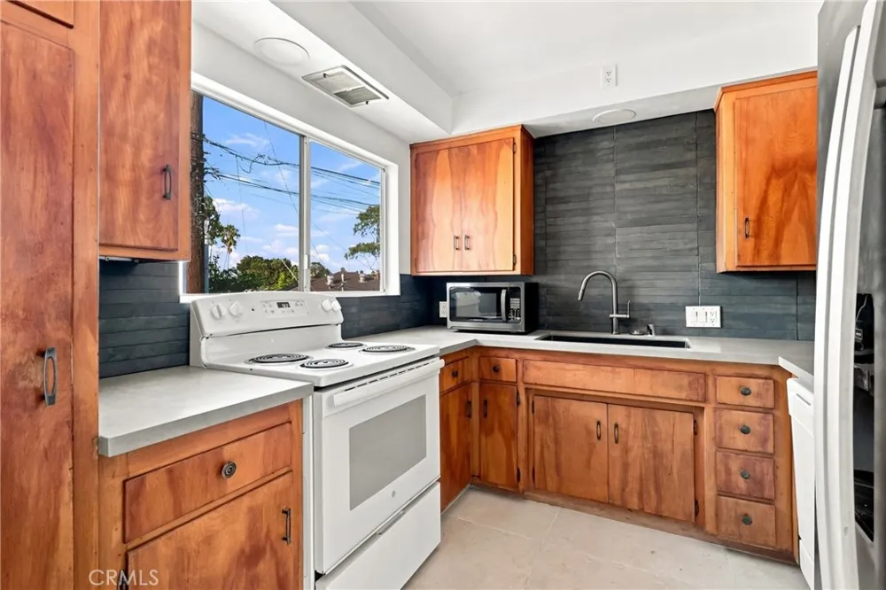 5829 E 2nd Long Beach, CA 90803