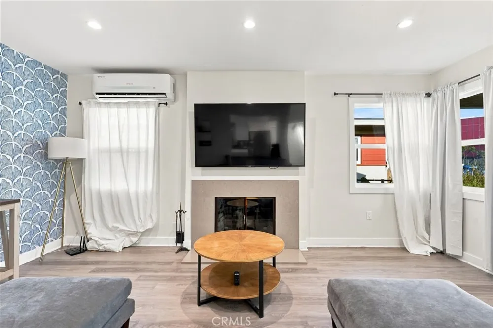 5829 E 2nd Long Beach, CA 90803