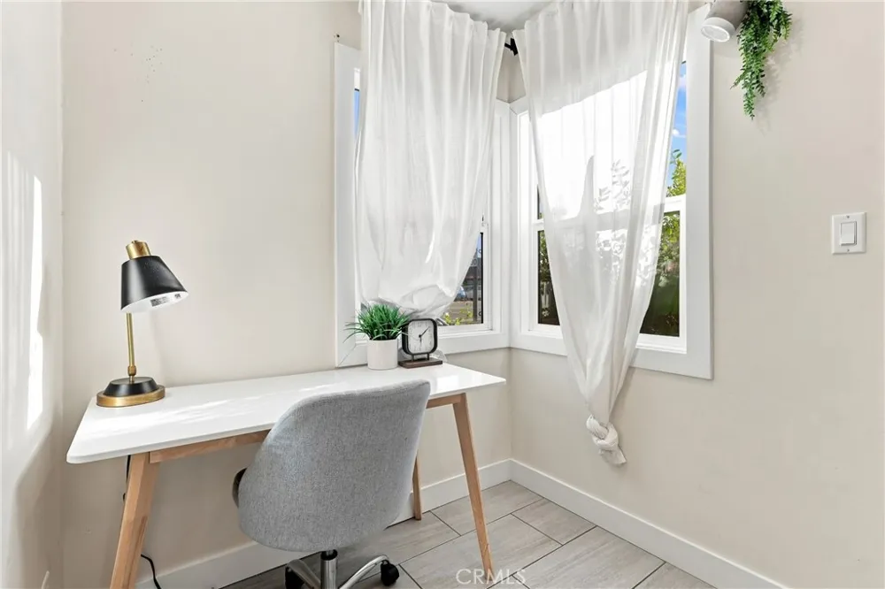5829 E 2nd Long Beach, CA 90803