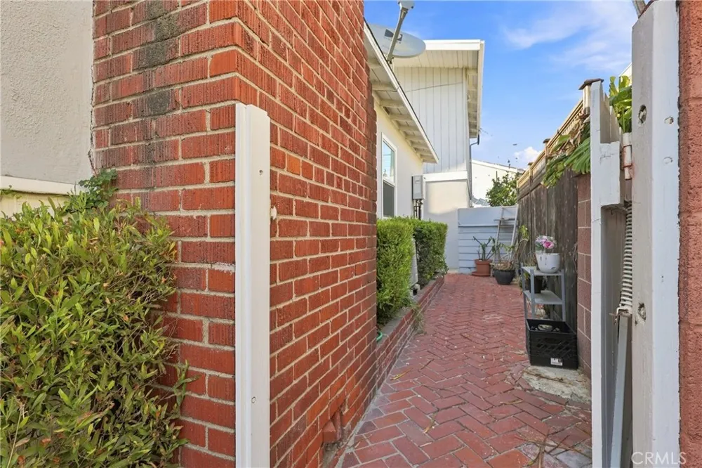 5829 E 2nd Long Beach, CA 90803