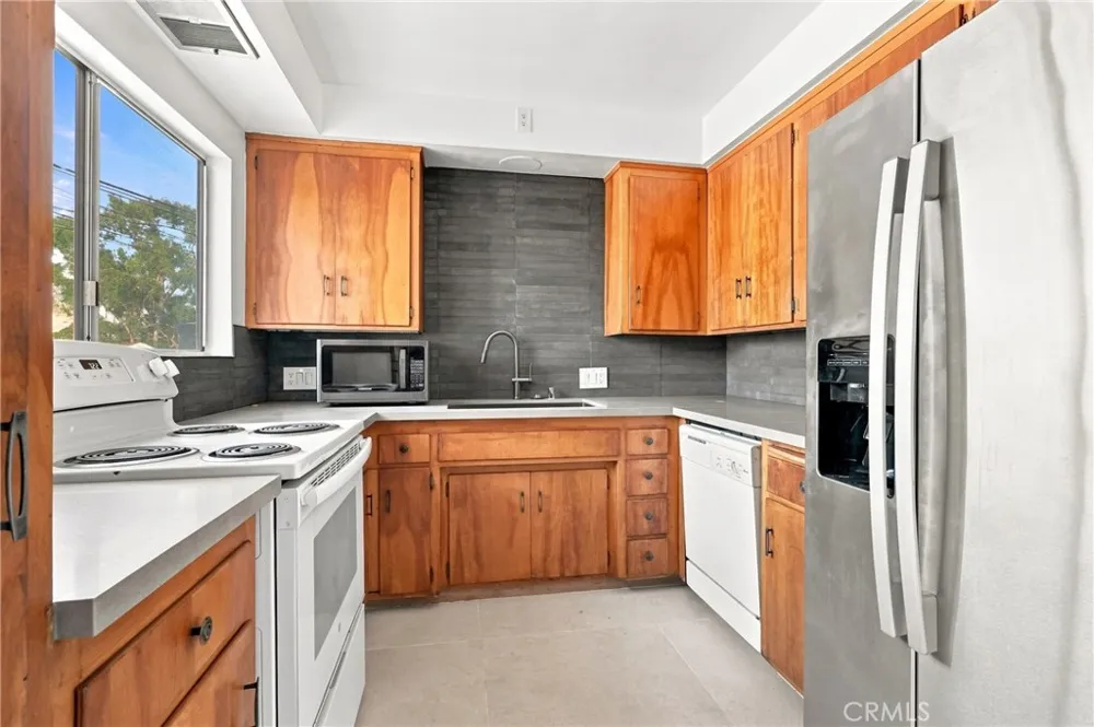 5829 E 2nd Long Beach, CA 90803