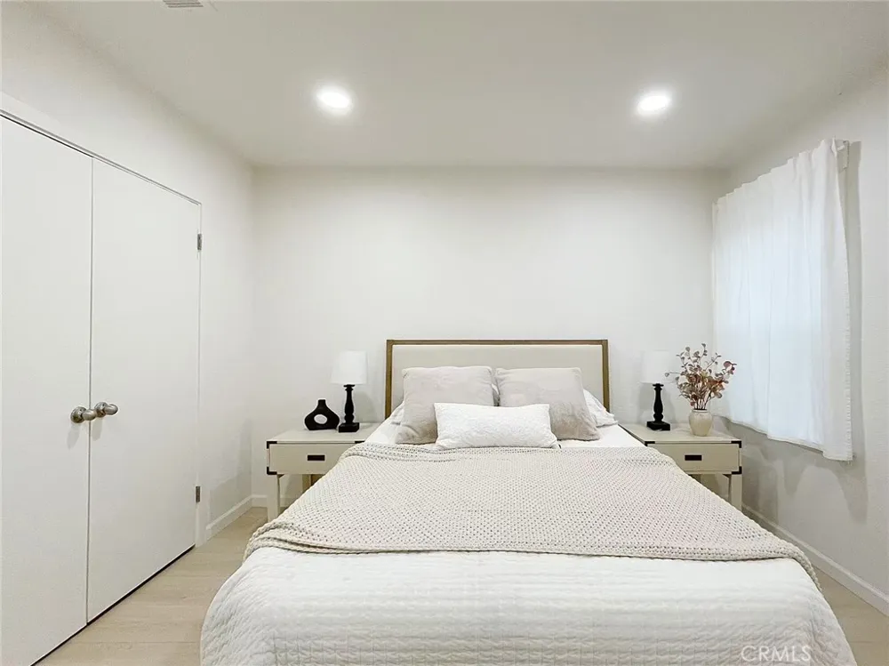 877 W Edna Covina, CA 91722