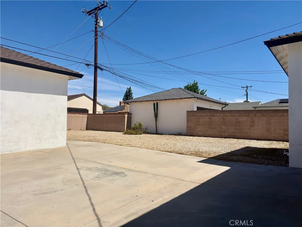 877 W Edna Covina, CA 91722