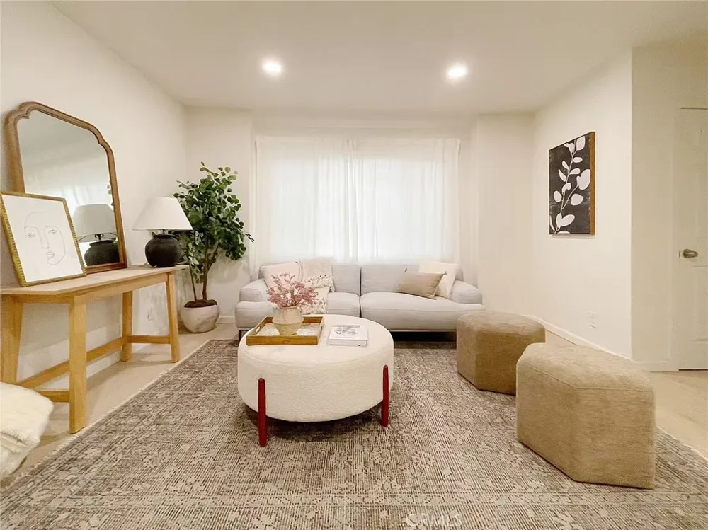 877 W Edna Covina, CA 91722