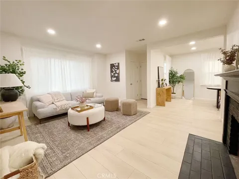 877 W Edna
