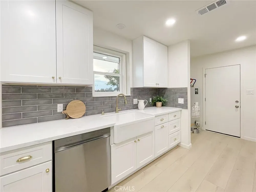 877 W Edna Covina, CA 91722