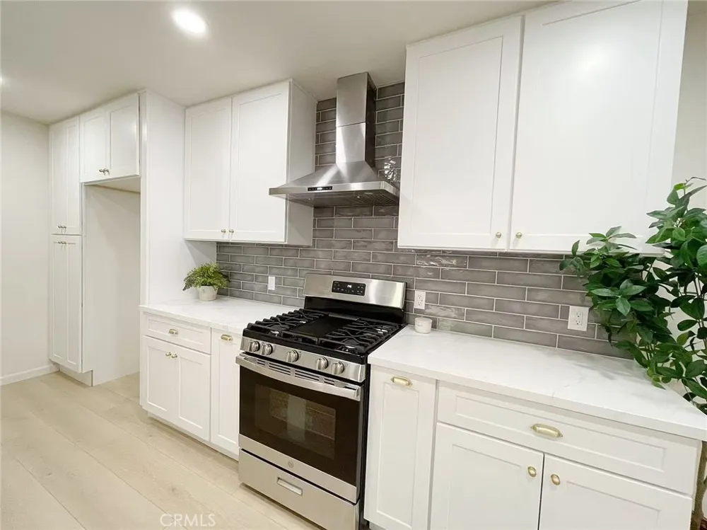 877 W Edna Covina, CA 91722