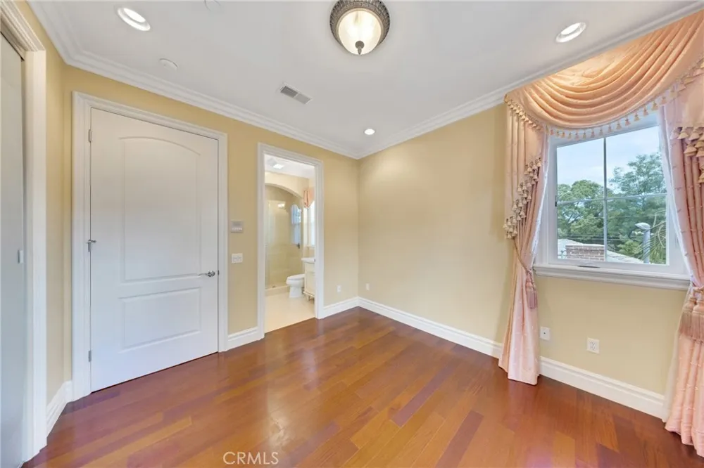 2041 S 6th Arcadia, CA 91006