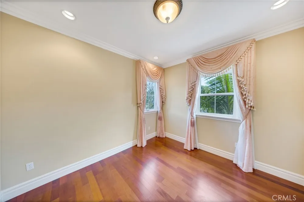 2041 S 6th Arcadia, CA 91006